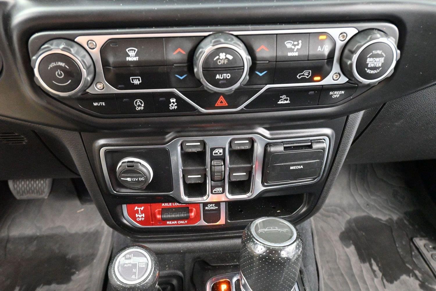 Used 2022 Bright White Clearcoat Jeep Mojave image 21