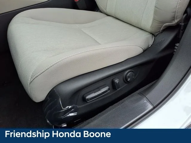 Used 2025 White Honda SE image 12