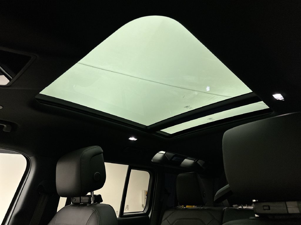 New 2026 Fuji White Land Rover X-Dynamic SE image 11