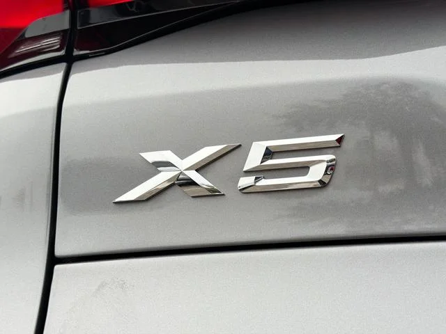 New 2026 Skyscraper Grey Metallic BMW xDrive50e image 11