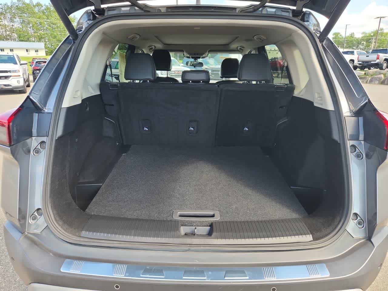Used 2022 Gun Metallic Nissan SV image 15