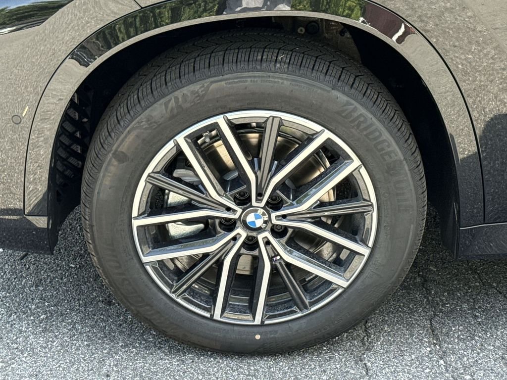New 2026 Black Sapphire Metallic BMW xDrive28i image 10