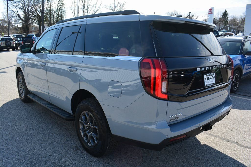 New 2026 Glacier Gray Metallic Tri-Coat Ford Active image 4