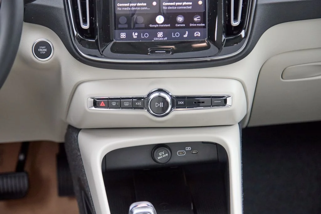 New 2026 Crystal White Volvo Plus image 27