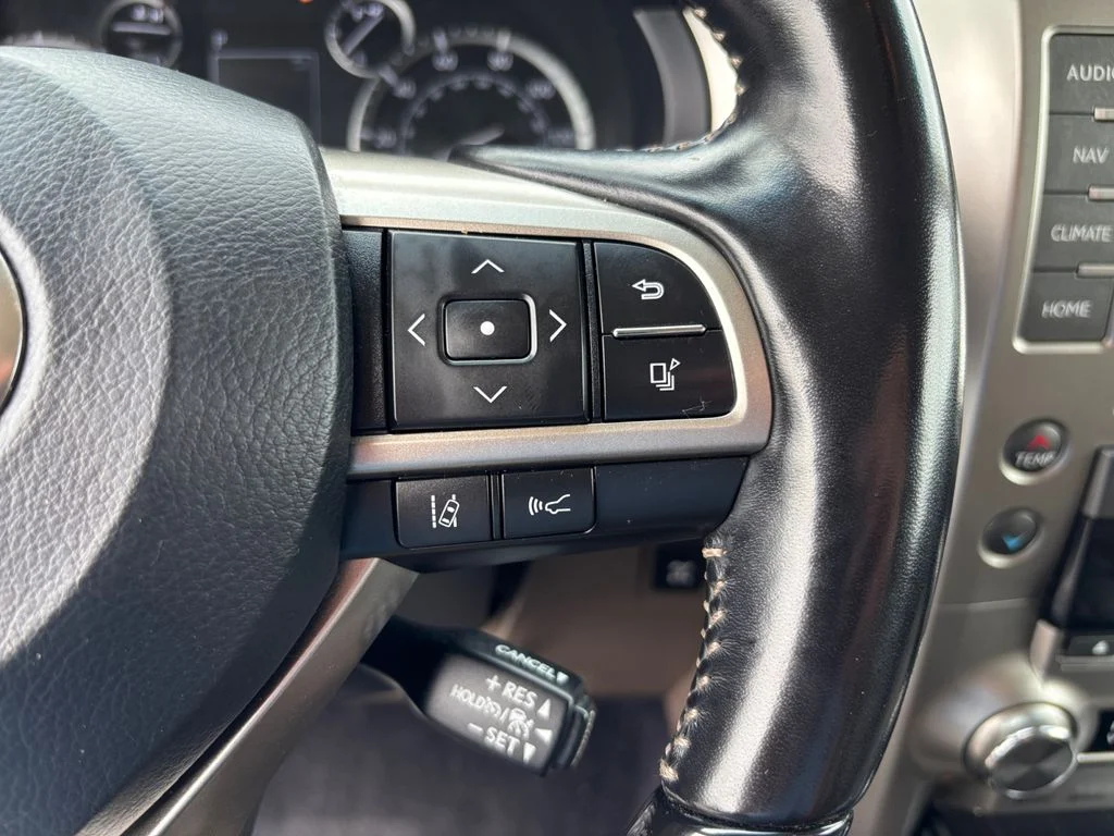 Used 2021 Gray Lexus 460 image 27