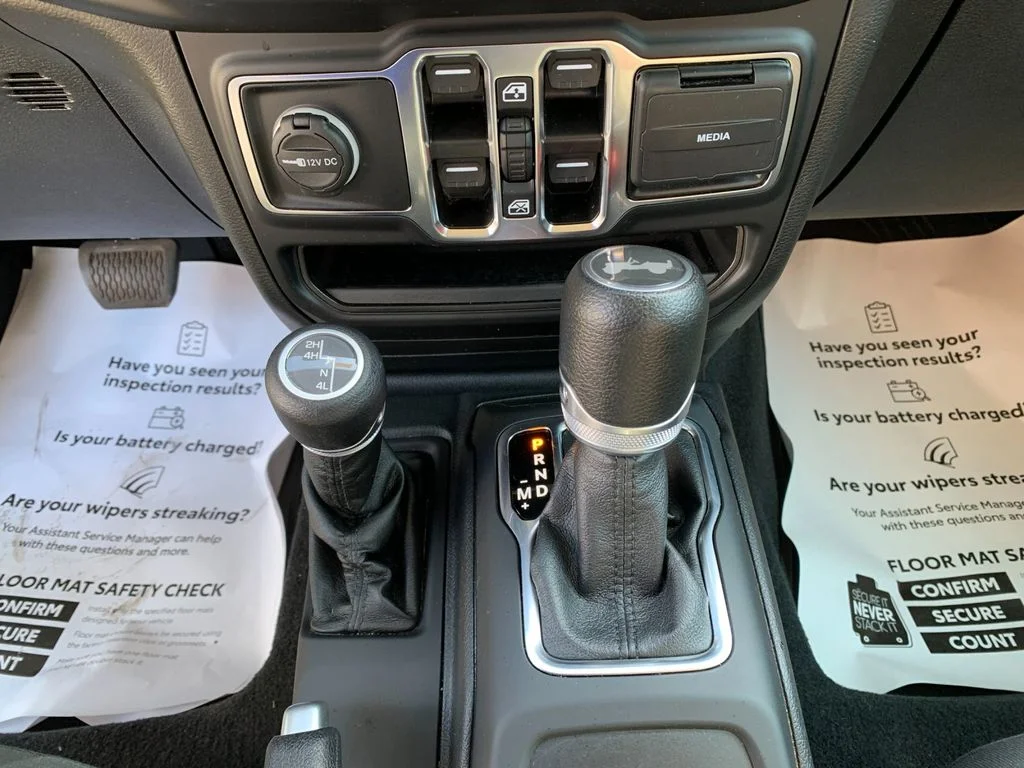 Used 2022  Jeep Unlimited Willys image 25