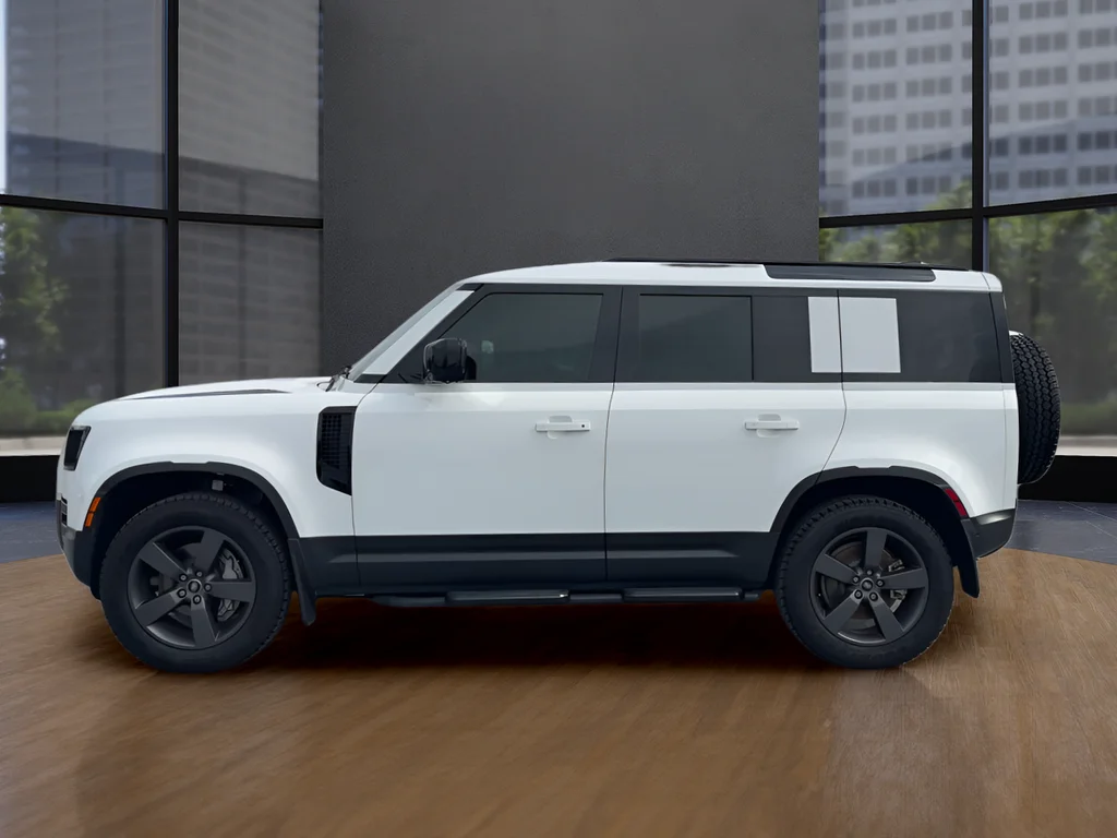 Used 2025 White Land Rover S image 8