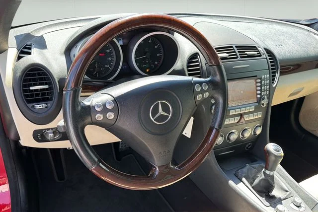 Used 2005  Mercedes-Benz SLK 350 image 19