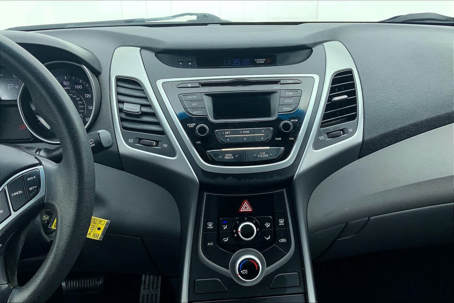 Used 2016 Quartz White Pearl Hyundai SE image 6