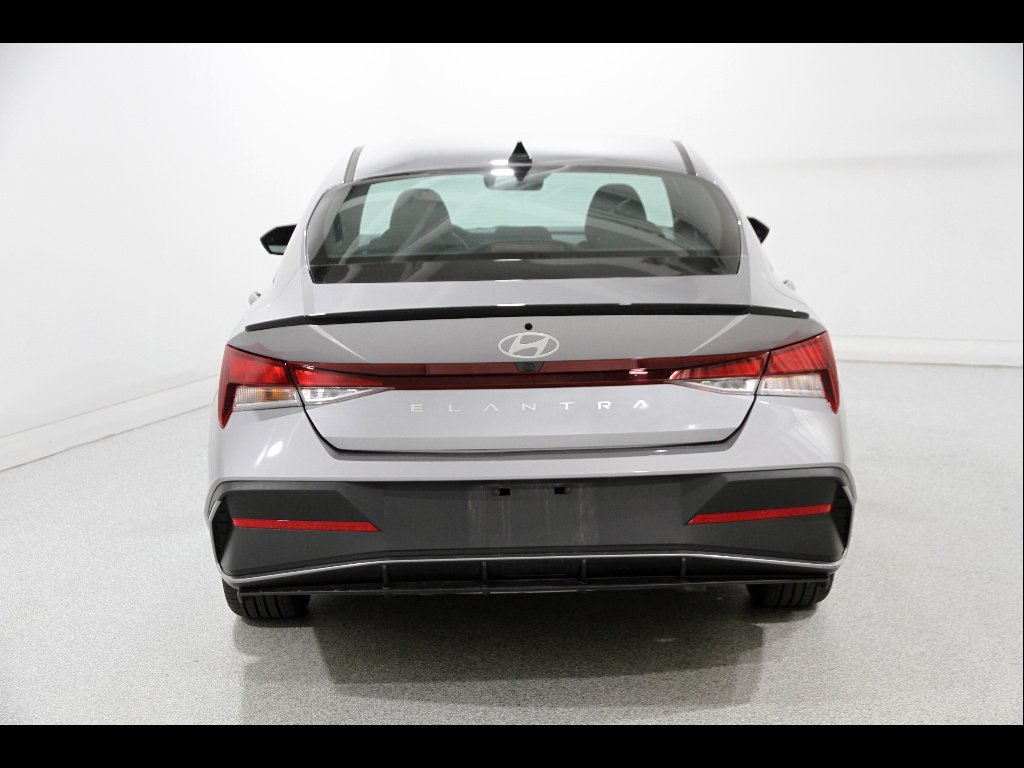 Used 2025 Fluid Metal Metallic Hyundai SEL Sport image 18