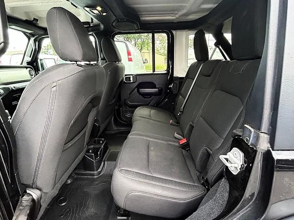 Used 2019 Black Jeep Unlimited Sport S image 15