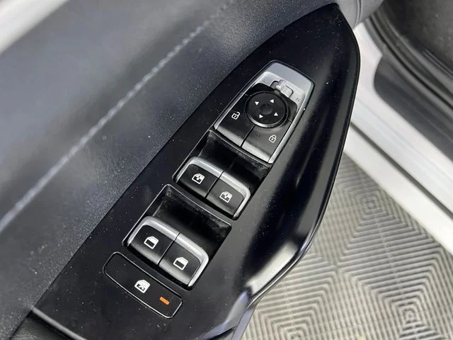 Used 2023 White Kia GT-Line image 16