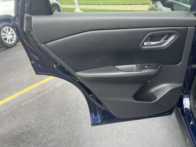2025 Nissan Rogue SV - Photo 28