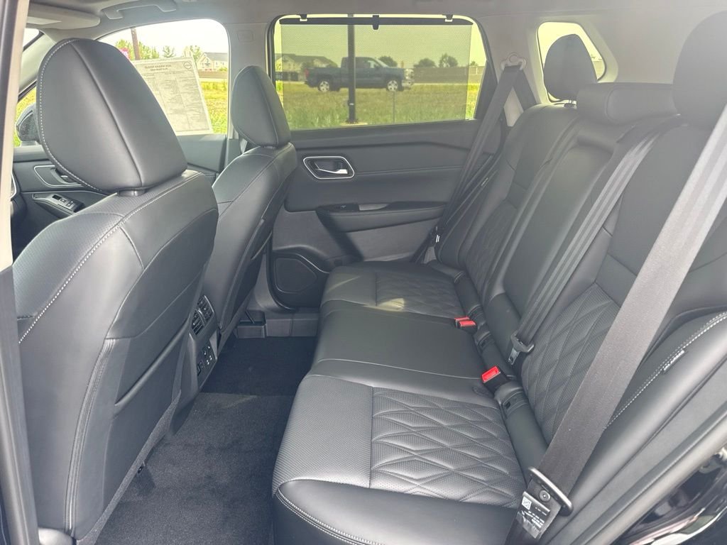 2026 Nissan Rogue Platinum - Photo 15