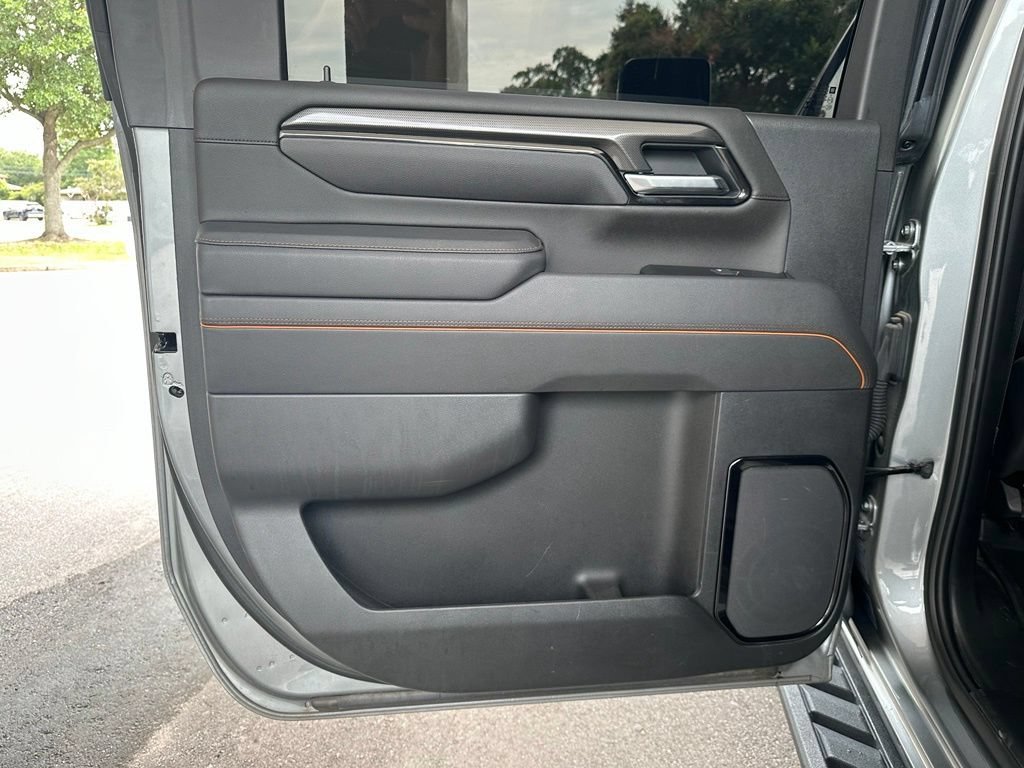 Used 2025 Sterling Metallic GMC AT4 image 29