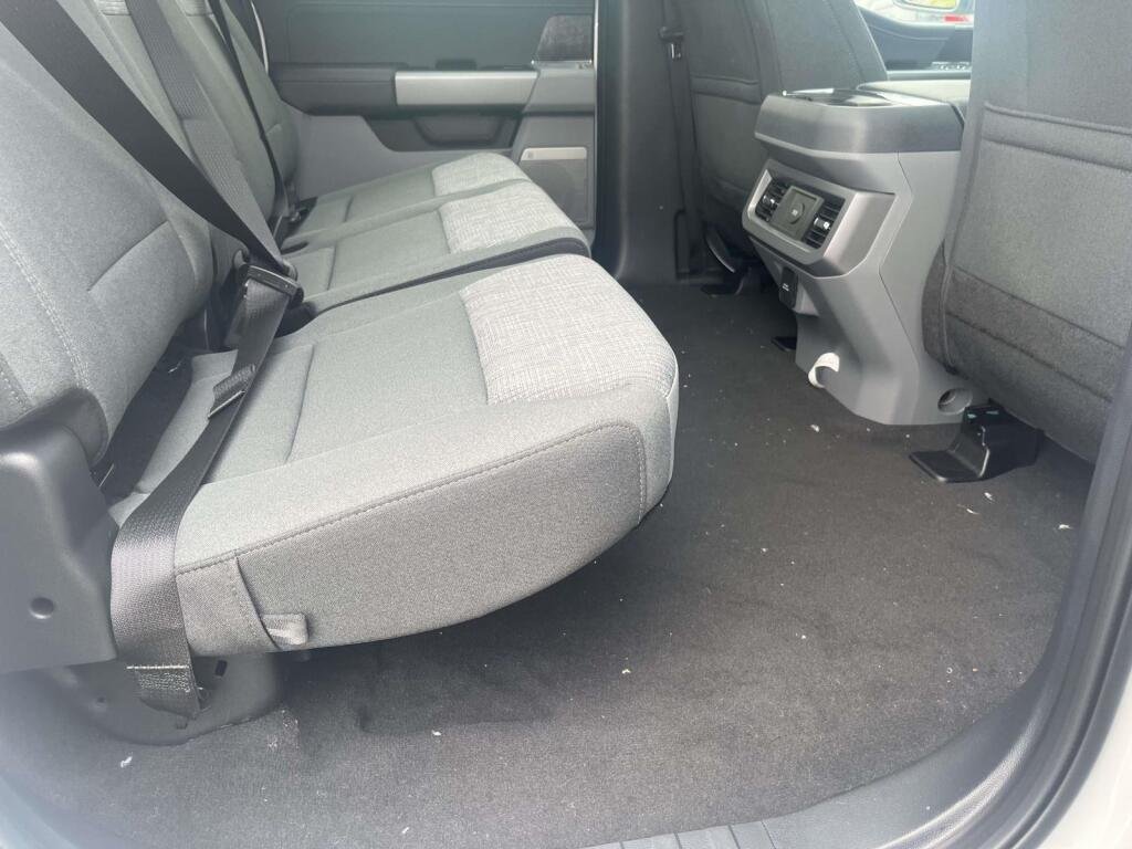 New 2026 Oxford White Ford XLT image 19
