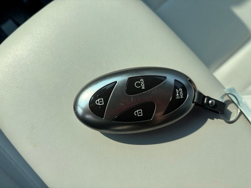 Used 2024 Gray Hyundai SEL image 30