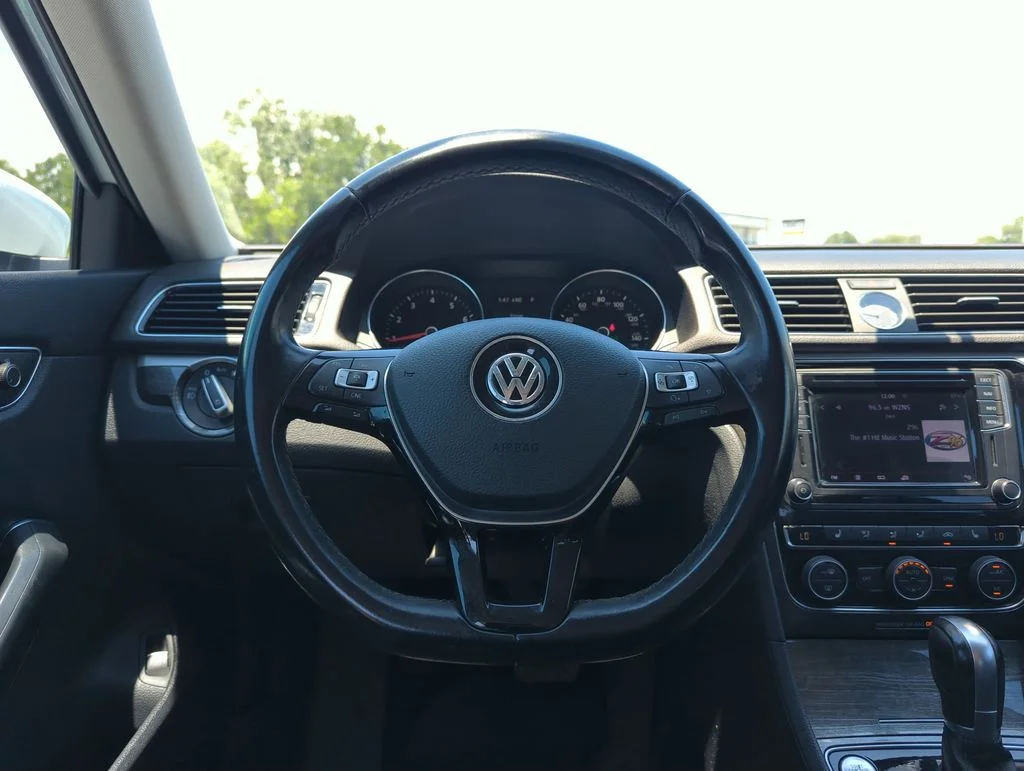 Used 2017 White Volkswagen 1.8T SE image 17