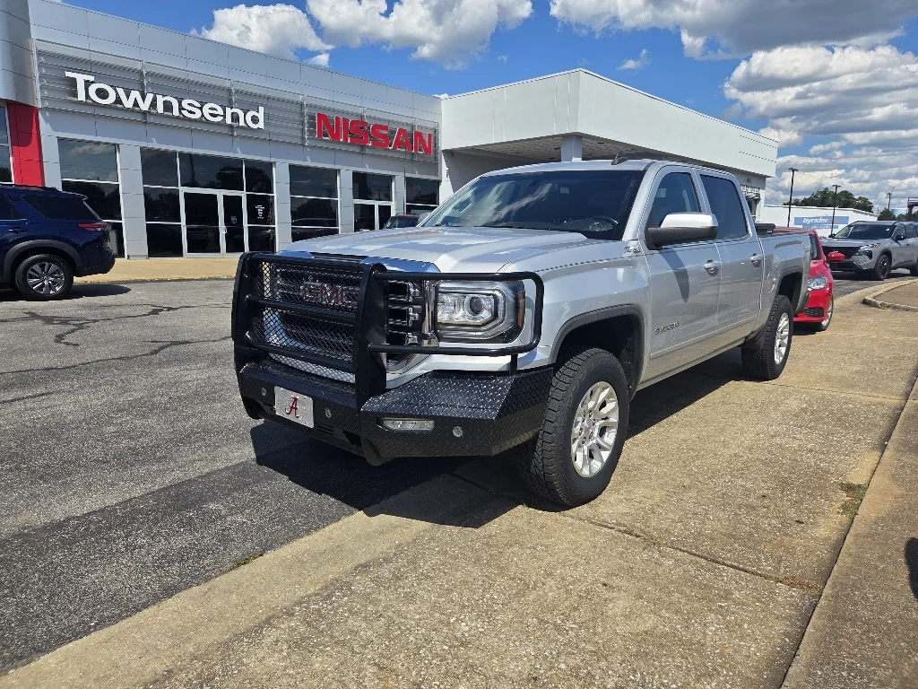 Used 2017 Quicksilver Metallic GMC SLE image 3