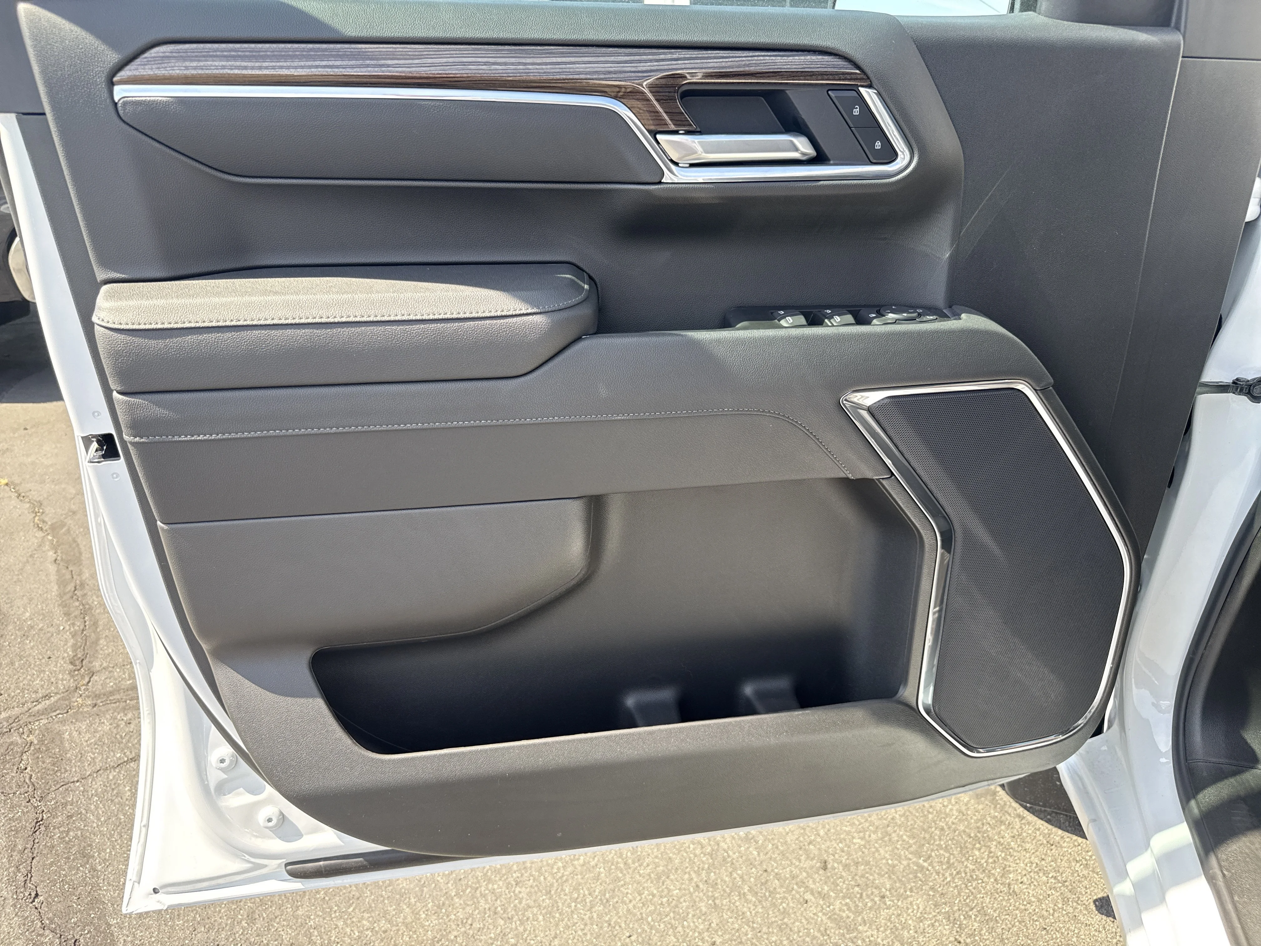 New 2026 Summit White Chevrolet LT image 9