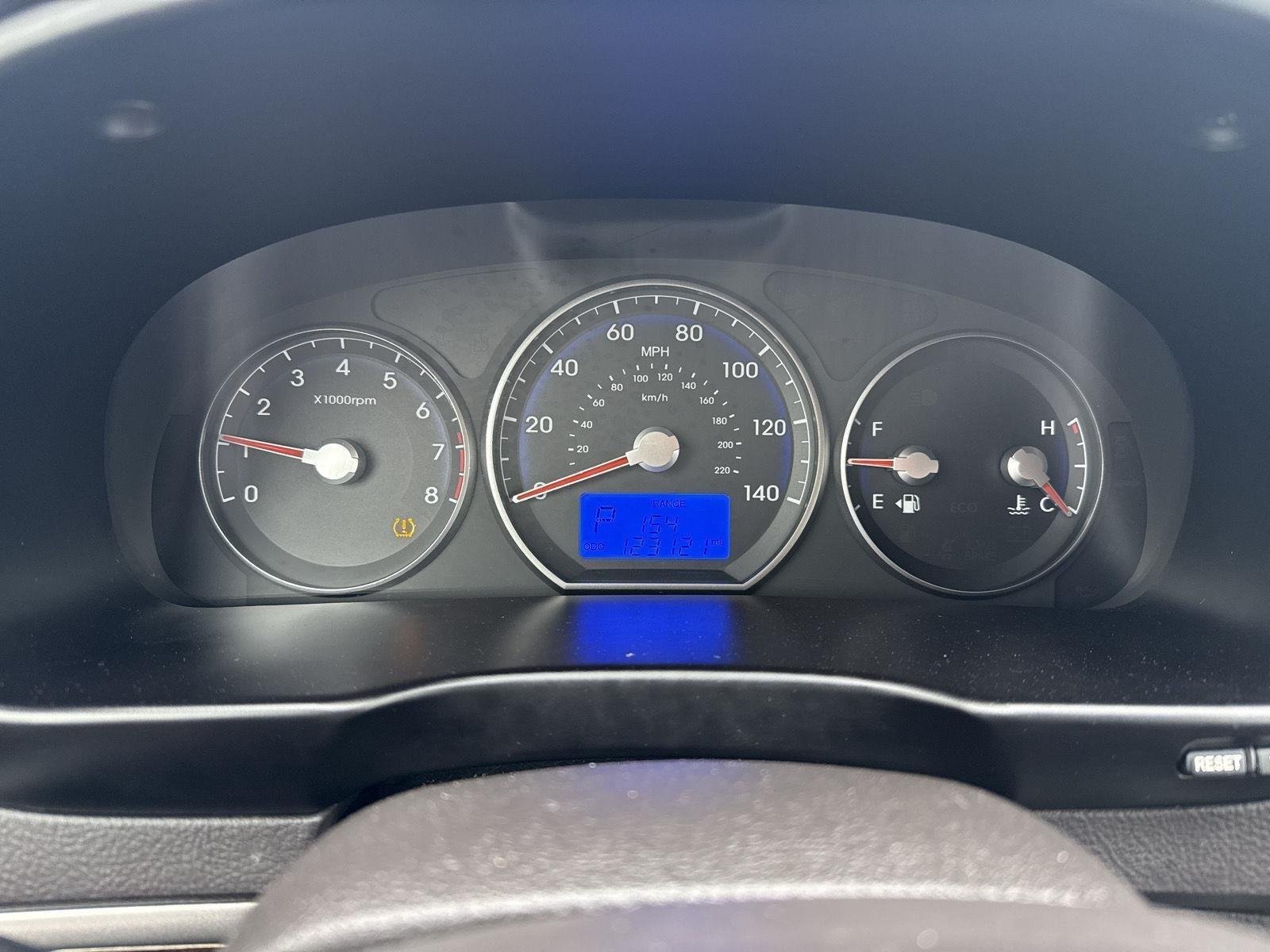 Used 2011 Hyundai Santa Fe SE with VIN 5XYZHDAG3BG033719 for sale in Kansas City