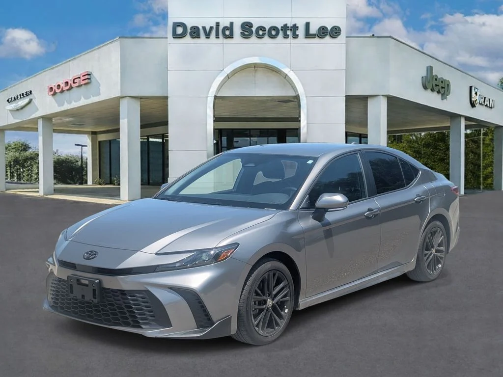 Used 2025  Toyota SE image 27