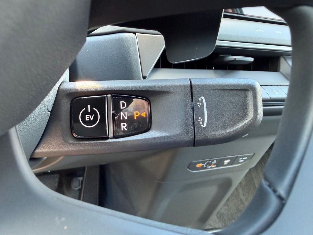 New 2026 Ocean Blue Kia Wind AWD image 32