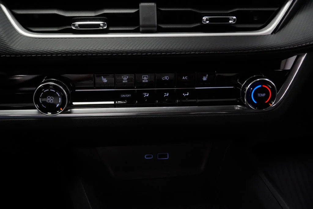 New 2027 Mosaic Black Metallic Chevrolet LT image 18