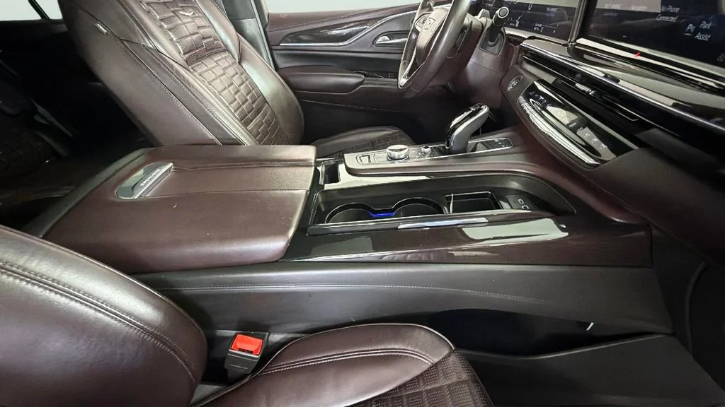 Used 2021 CRYSTAL WHITE TRICOAT Cadillac Sport Platinum image 44
