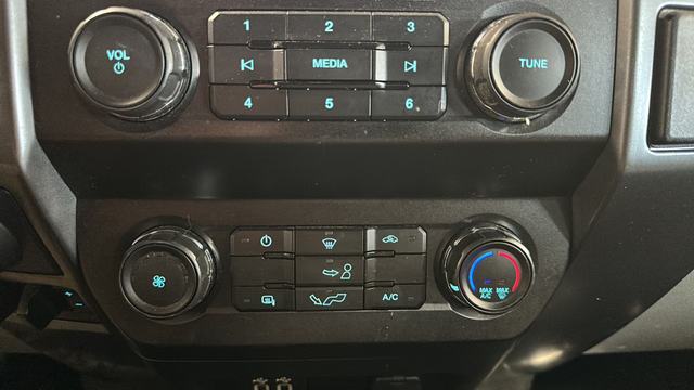 Used 2019 Blue Ford XLT image 17