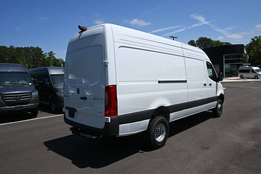 New 2026 Arctic White Mercedes-Benz Cargo 170 WB image 23