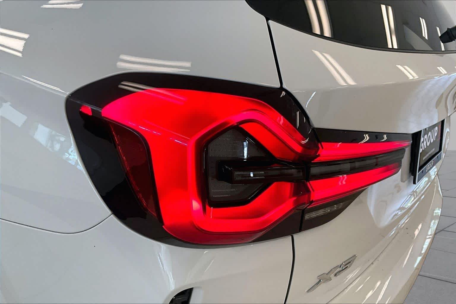 Used 2024 Alpine White BMW sDrive30i image 28