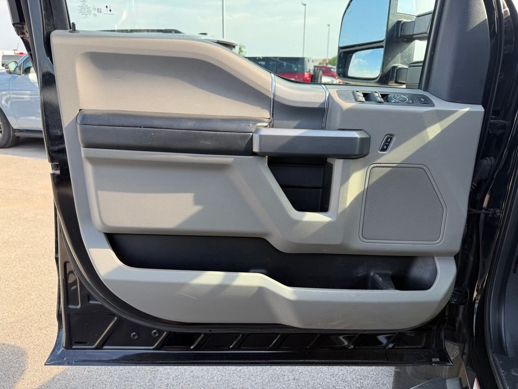 Used 2022 Agate Black Metallic Ford XLT image 6