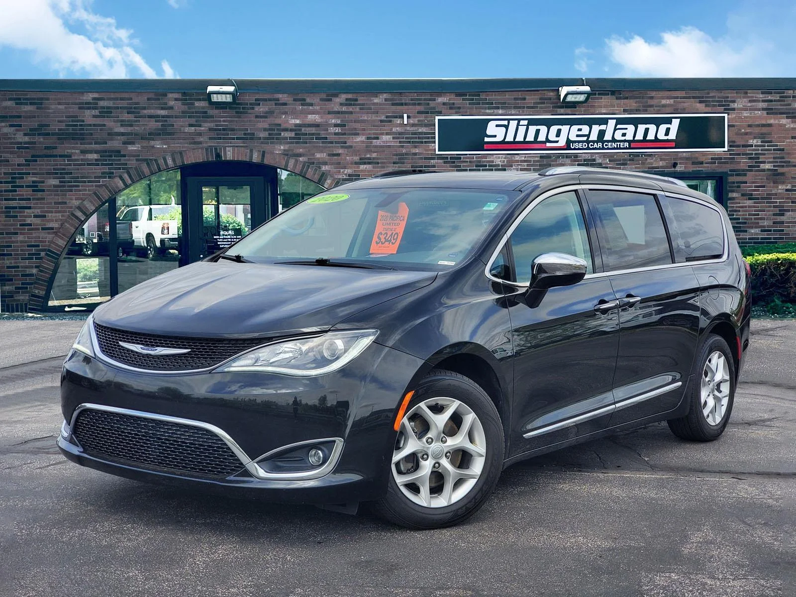 2020 Chrysler Pacifica Limited's photo