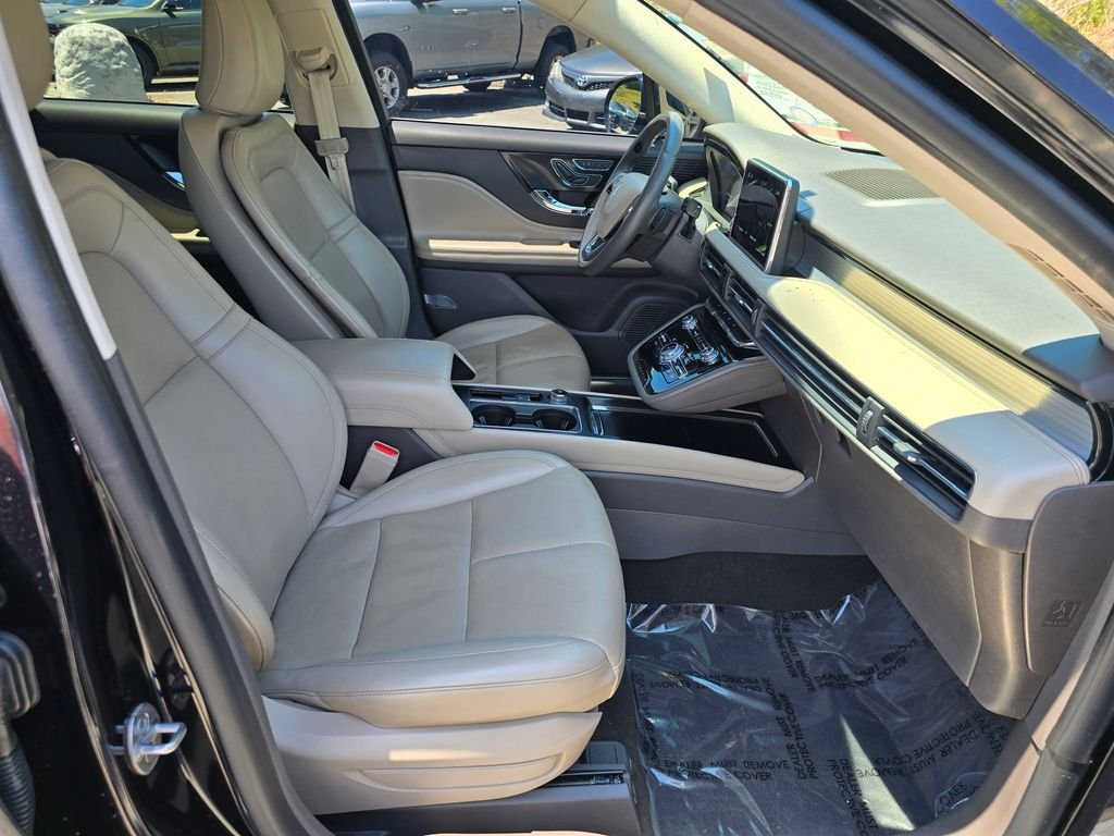 Used 2022 Black Metallic Lincoln Standard image 26