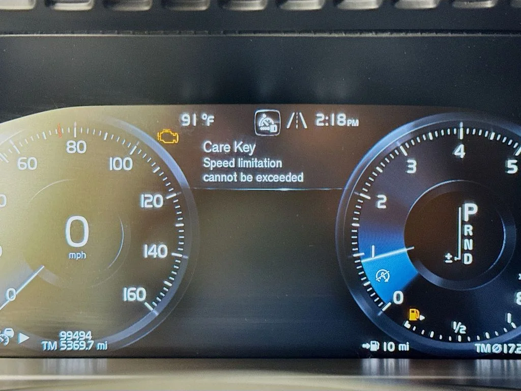 Used 2018 Bright Silver Metallic Volvo T6 Inscription image 16