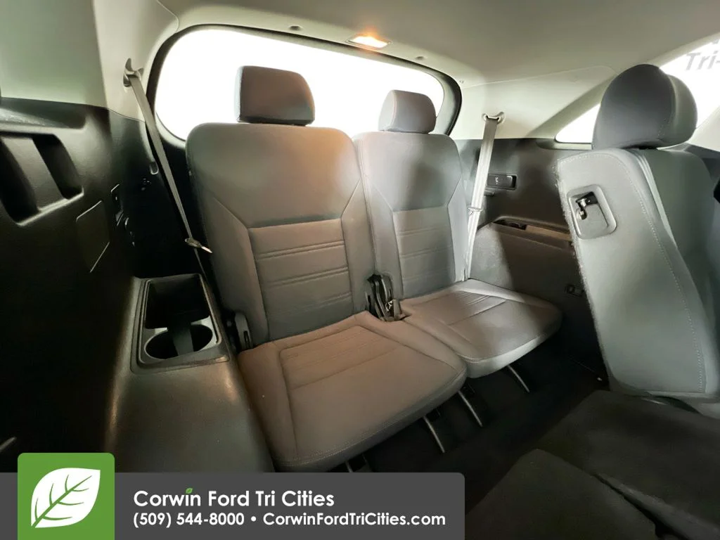Used 2019 Titanium Silver Kia L image 28