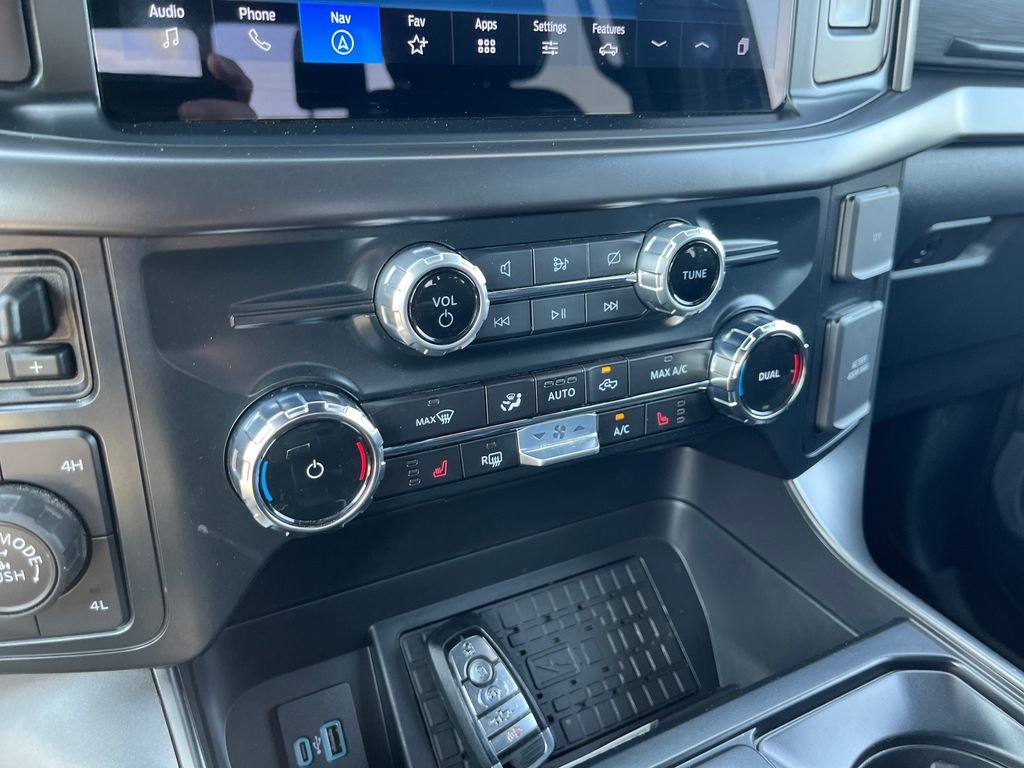Used 2024 Blue Ford XLT image 21
