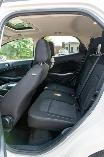 Used 2022 White Ford SE image 11