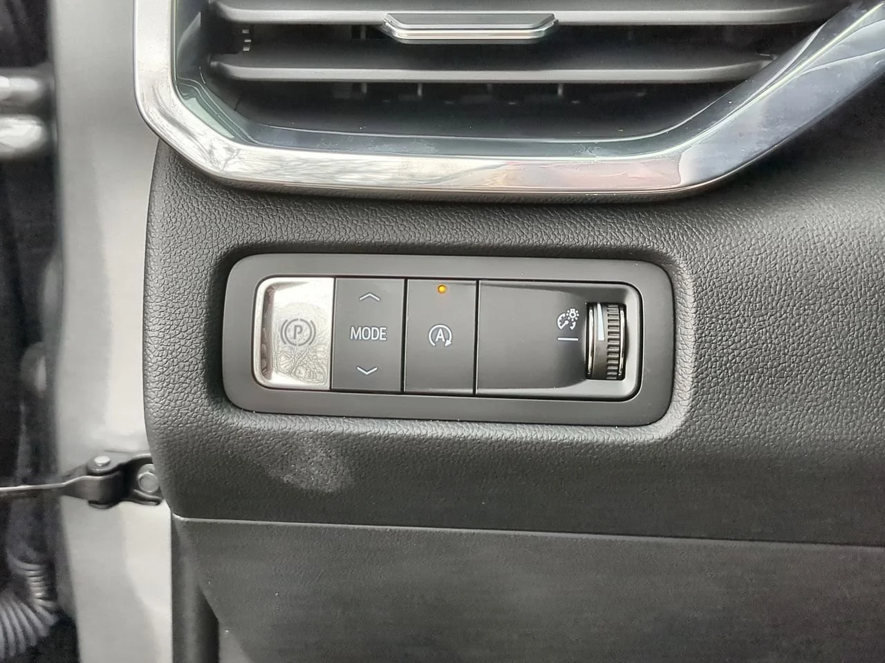 New 2026 Sterling Metallic GMC Elevation image 18