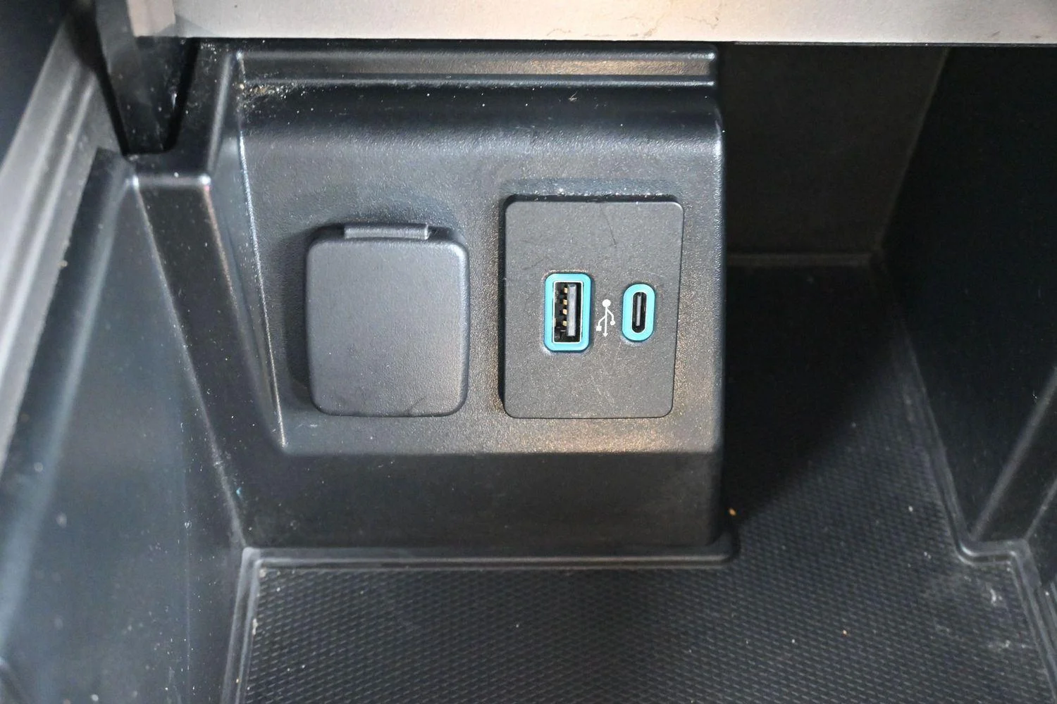 Used 2020 Magnetic Ford Limited image 27