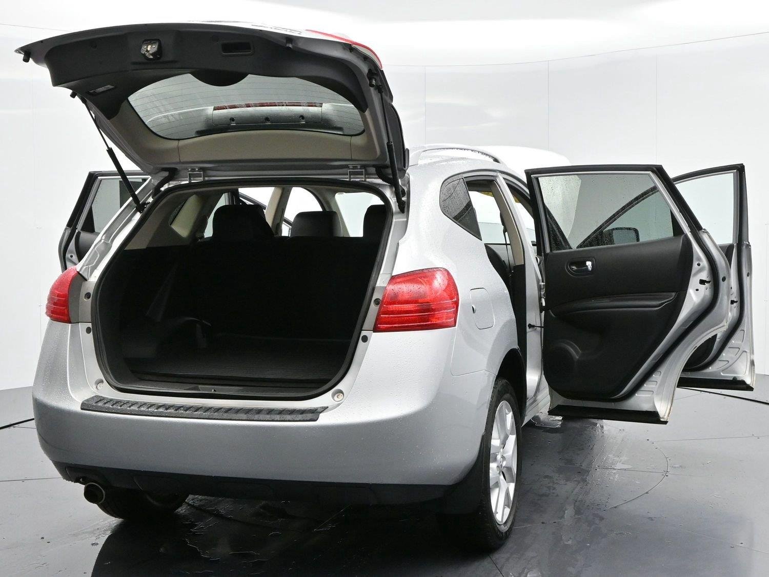 Used 2013 Brilliant Silver Nissan SL image 44