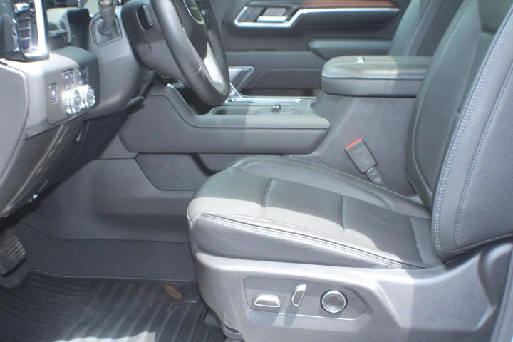 Certified Used 2025 White Frost Tricoat GMC Denali image 16