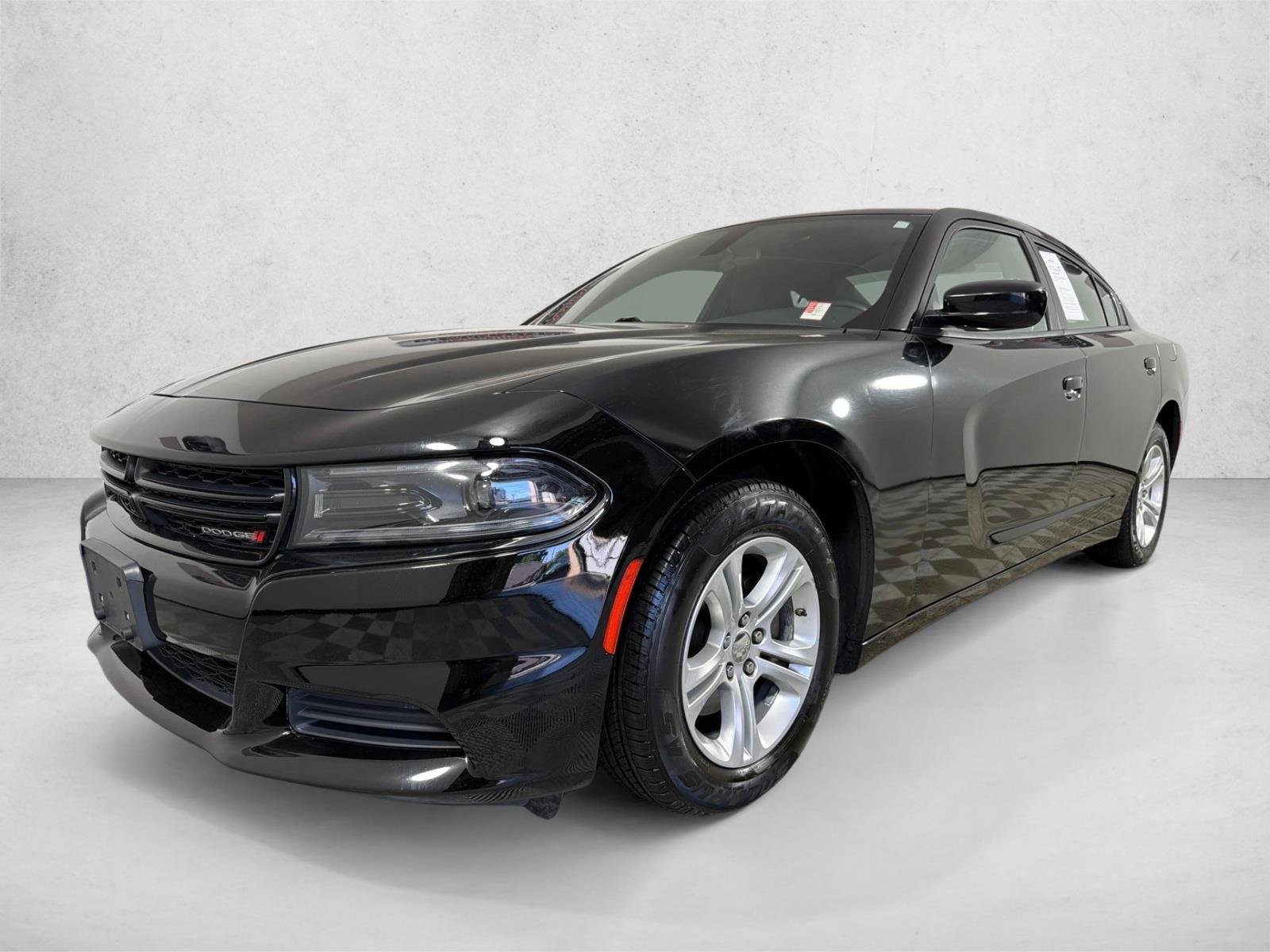 Used 2023 Pitch Black Clearcoat Dodge SXT image 7