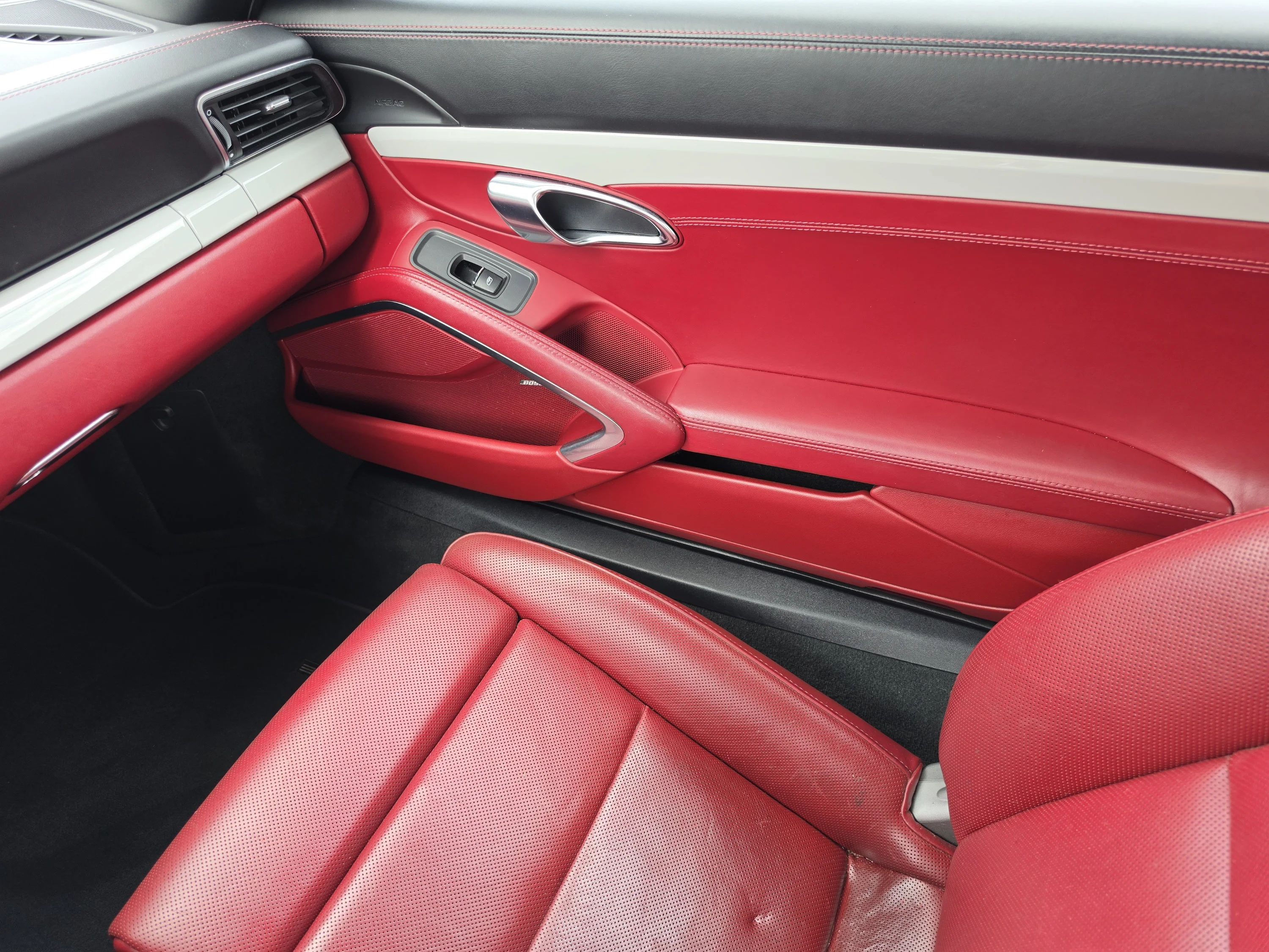 Used 2018 Chalk Porsche 4S image 19