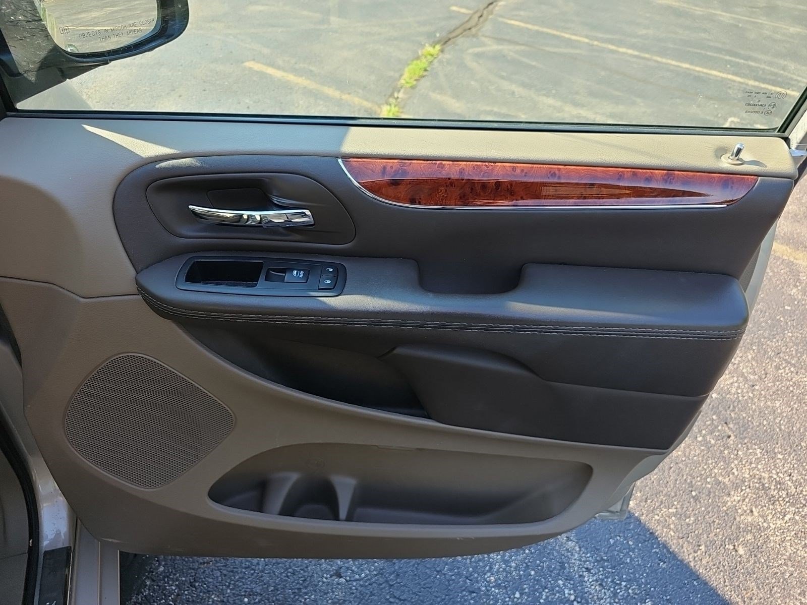 Used 2016 Cashmere/Sandstone Pearlcoat Chrysler Touring-L image 13