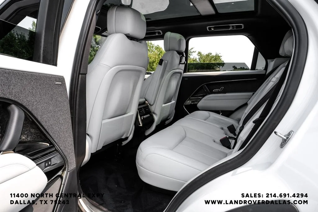 Used 2023 Fuji White Land Rover SE image 41