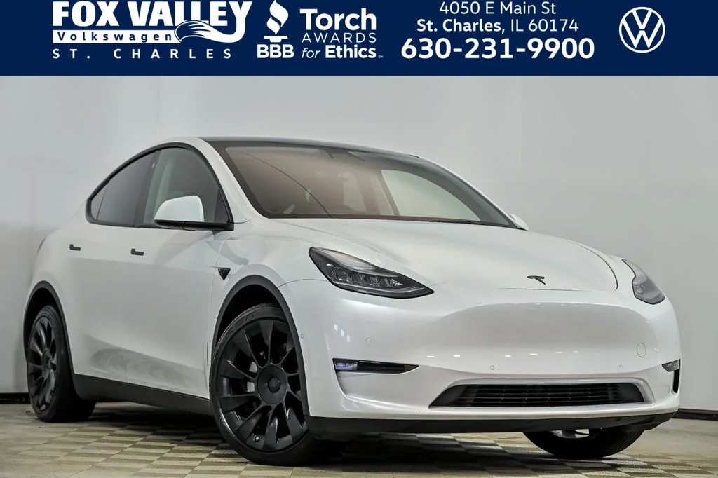 Used 2021 White Tesla Long Range image 1