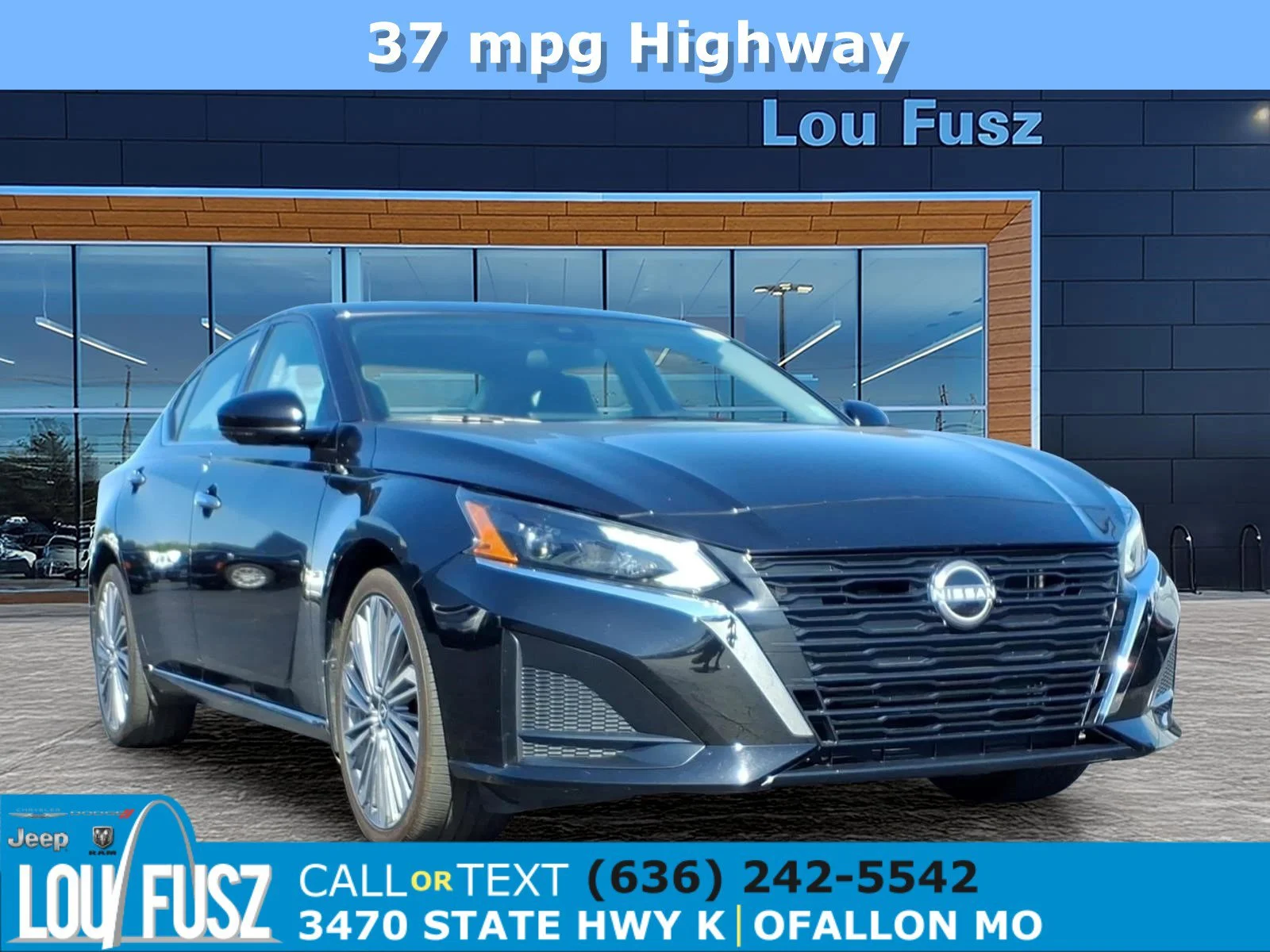 Used 2025 Super Black Nissan SL image 1