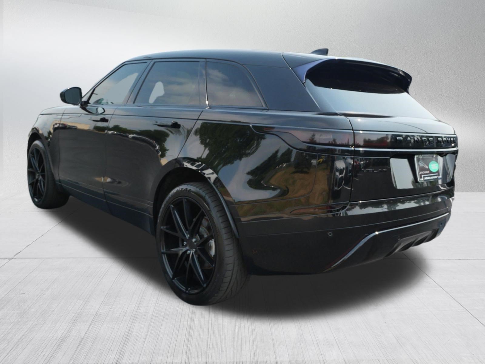 Used 2023 Santorini Black Metallic Land Rover R-Dynamic S image 3
